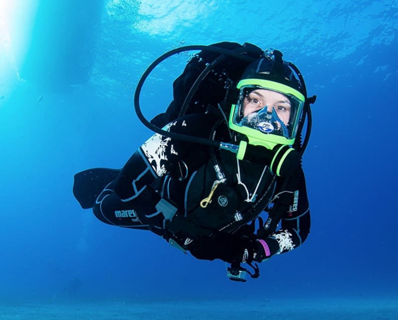 Bautizo-de-buceo-con-máscara-integral-en-Dubái-EAU1