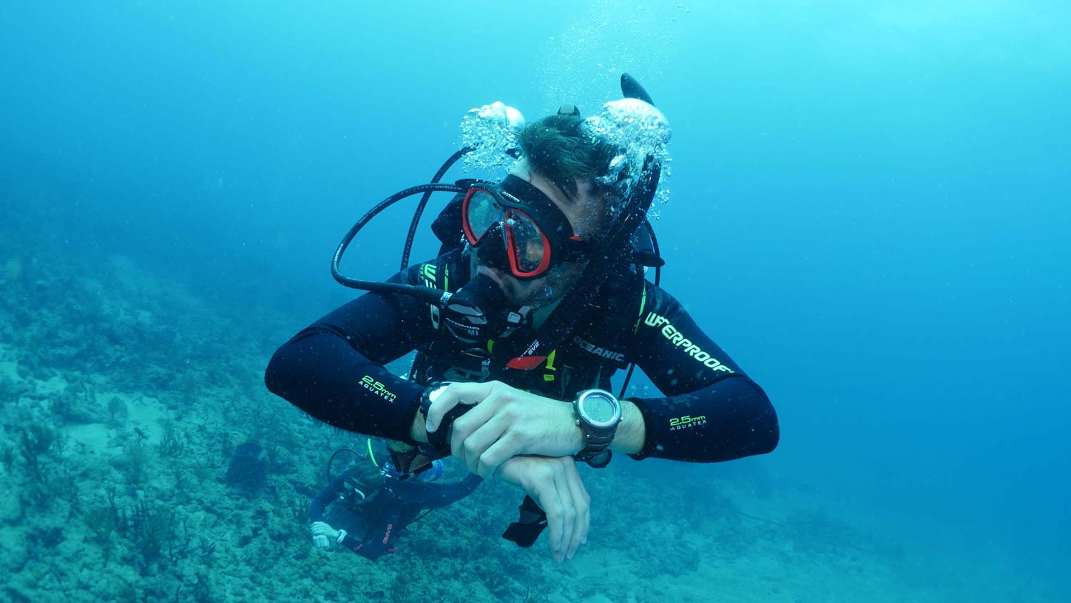SDI-Diver-and-Dive-Computer-Photo_1500